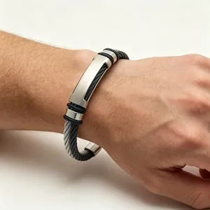 Bracciale da uomo in cavo d'acciaio inossidabile con piastra curva sabbiata