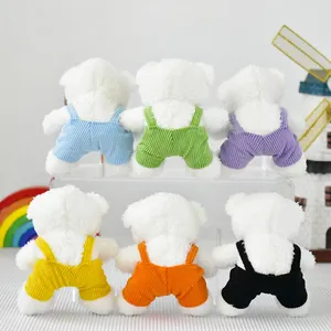 Vista posteriore di sei orsetti di peluche in tute di velluto a coste colorate