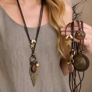 Collana Pendente Geometrica Etnica Vintage in Legno e Acrilico Collana Lunga a Cordino in Pelle per Donna Gioielli Regalo