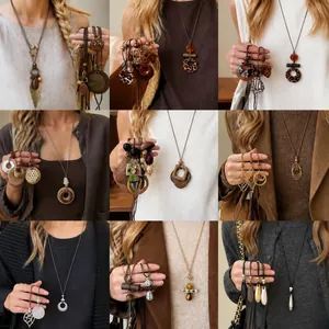 Collana etnica con pendente geometrico in legno e cordino regolabile per donna