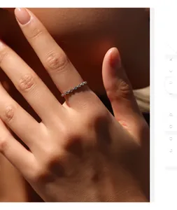 Elegante anillo de plata de ley S925 con moissanite y diseño de rombo geométrico