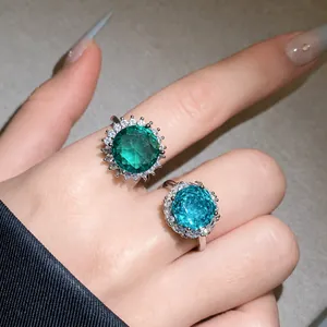 Elegante luxuriöse grüne und blaue Zirkon-Blumenringe mit verstellbarem silbernem Band-Finish