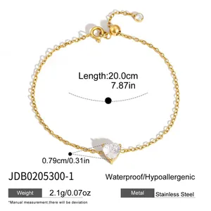 Elegant gold-plated stainless steel chain bracelet with a sparkling crystal heart charm