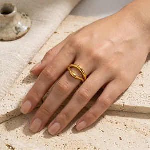 Minimalistischer französischer Ring aus Edelstahl mit 18 Karat Vergoldung für Damen