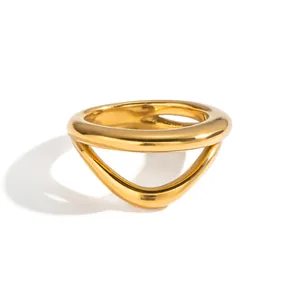 Moderner minimalistischer geometrischer hohler Ring aus 18 Karat vergoldetem Edelstahl