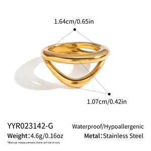 Detailansicht des vergoldeten Edelstahl-Ringes mit Größen- und Gewichtsangaben.
