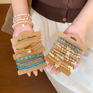 Vue détaillée des ensembles de bracelets en perles bohèmes avec breloques étoile et papillon.