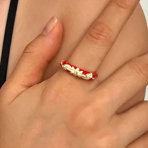 Elegant red and white floral enamel cloisonné ring with a vintage Chinese aesthetic