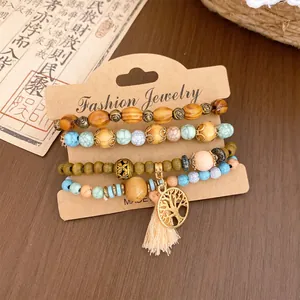 Retro-Bohemian Set aus 4 elastischen Armbändern mit Holzperlen und Baum des Lebens Anhänger