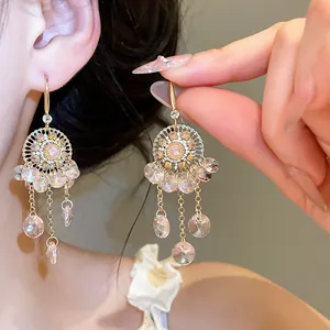 Elegante lange Quastenohrringe mit rosa Zirkonia und funkelnden Kristallanhängern