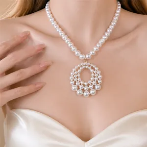 Elegant French style circular openwork pearl pendant necklace with white pearl strand