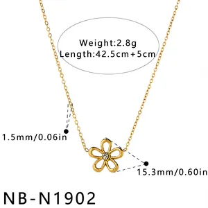 Especificaciones técnicas y dimensiones del collar con colgante de flor hueca dorada y circón