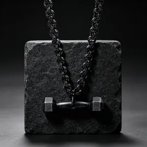 Collier pendentif haltère en titane noir effet vieilli pour homme avec chaîne ronde