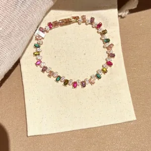 Designer Regenbogen Zuckerwürfel Unregelmäßiges Armband Zirkonia Eingelegtes Kupfer Roségold Silber Armband Für Damen Elegantes Schmuckzubehör