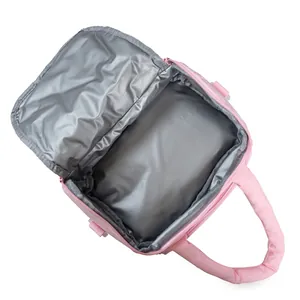 Détail intérieur du sac à lunch isotherme rose avec doublure en aluminium résistant à la chaleur