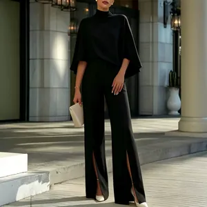 Elegantes schwarzes Set mit Rollkragen-Cape-Oberteil und High-Waist-Schlitzhose für Damen