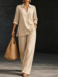 Completo casual due pezzi in lino beige con maglia a maniche lunghe e scollo a V