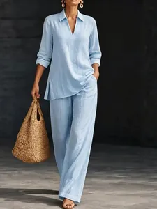 Elegante completo in lino azzurro da donna con scollo a V, maniche lunghe e pantaloni larghi
