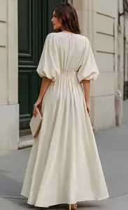 Elegante abito lungo stile francese con maniche a lanterna bianco crema, vista posteriore