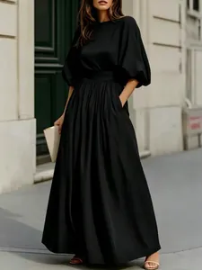 Elegante abito lungo nero stile francese con maniche a sbuffo e vita aderente