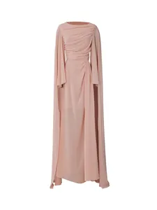 Elegante roze avondjurk met cape mouwen en geplooid ontwerp voor luxe vloerlengte