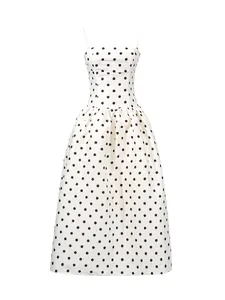 Elegante abito midi bianco in stile francese con spalline sottili e pois neri