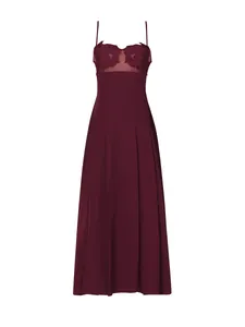 Elegantes burgunderrotes Abendkleid mit Reliefstickerei und feinen Spaghetti-Trägern
