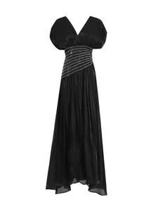 Eleganter schwarzer Maxi-Dress mit V-Ausschnitt, Falten und schimmernder Taille