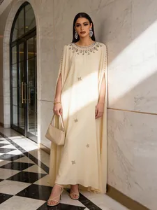 Luxe crèmekleurige kaftan maxi-jurk met kristallen halslijn en cape-mouwen voor elegante dames