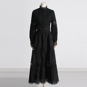 Vista detallada de un conjunto negro retro francés de dos piezas con encaje y mangas princesa.