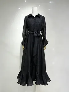 Elegantes französisches schwarzes langes Kleid mit Strasssteinen und Rüschensaum-Design