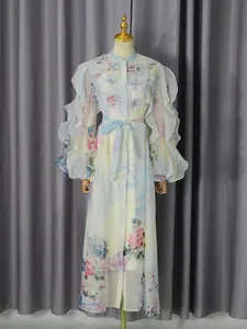 Elegantes Vintage-Maxikleid mit Blumendruck, Rüschenärmeln und verstellbarem Bindegürtel