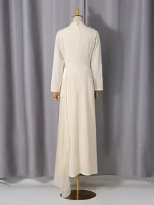 Κομψό κρεμ λευκό γαλλικό vintage μακρύ φόρεμα με μια ρέουσα διαφανή πλαϊνή πτυχή