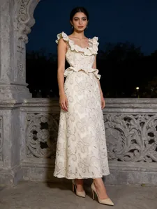 Elegante abito in pizzo bianco vintage francese con volant e ricami di alta qualità