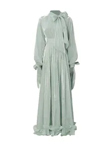 Elegante vestido largo verde menta brillante con cuello de lazo y mangas de linterna para fiesta