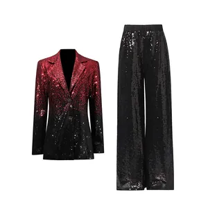 Vista frontal del conjunto de chaqueta y pantalón de lentejuelas degradado rojo y negro