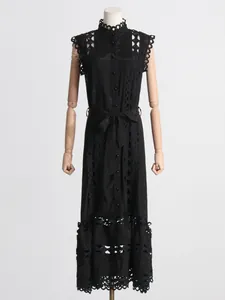 Robe longue sans manches style français élégant avec de délicats détails de broderie