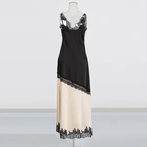 Robe longue à bretelles élégante noir et beige avec détails en dentelle fine