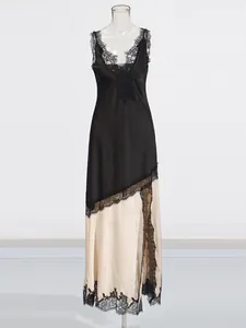 Élégante robe nuisette longue sans manches en dentelle noire et champagne, vue complète