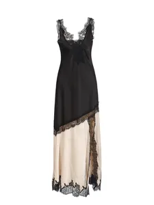 Robe longue élégante sans manches en satin noir et beige avec empiècements de dentelle