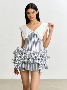 Vestido corto de rayas estilo coreano con cuello de encaje y grandes lazos decorativos