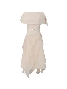 Elegante completo due pezzi crema con top a scialle e gonna in chiffon a strati per donne