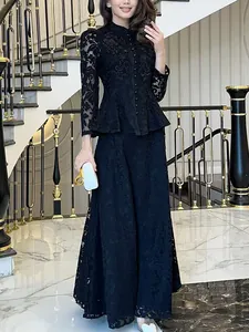 Élégant ensemble jupe deux pièces en dentelle noire avec haut péplum et jupe maxi