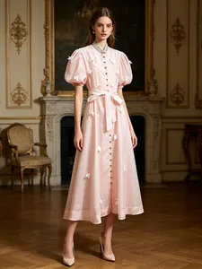 Robe midi rose de style français avec fleurs 3D appliquées et manches bouffantes chic
