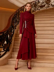 Französischer Stil Eleganter Unregelmäßiger Langarm Maxi Kleid Mit Strass Raffung Satin Finish Palast Damen Party Abendkleid