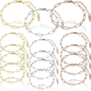 Set aus Edelstahl-Büroklammer-Kettenarmbändern in Gold-, Silber- und Roségold-Finish.
