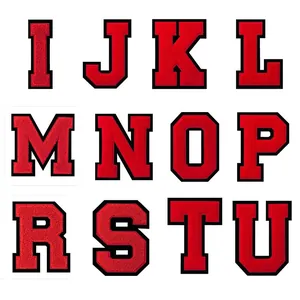 Parches bordados de letras del alfabeto estilo varsity rojo con borde negro para ropa DIY