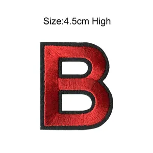 Écusson lettre B brodé rouge de 4,5 cm de haut avec bordure noire applique thermocollante