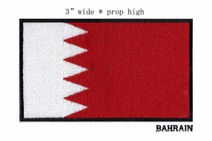 Vista dettagliata della toppa ricamata con bandiera del Bahrein per decorare abiti