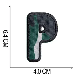 Dettaglio toppa lettera P ricamata mimetica con misura 6,4 x 4,0 cm
